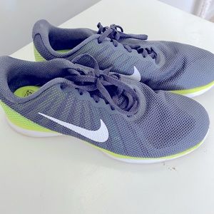 Gray Nike tennis shoes size 8